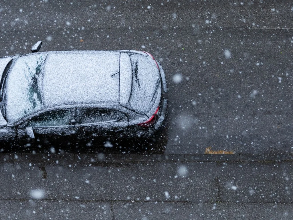 auto ziemā un ceļa sāls